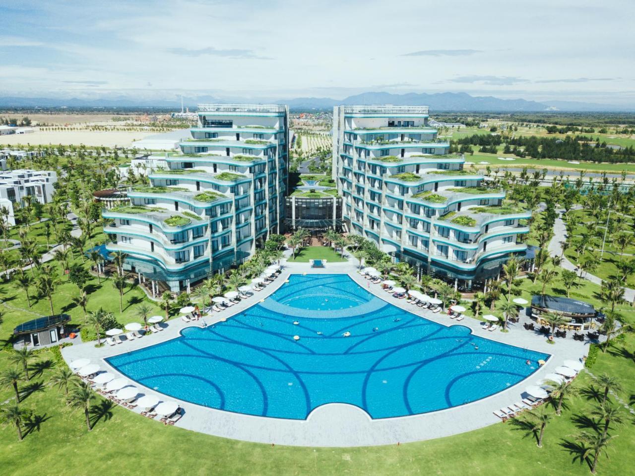 วินเพิร์ล รีสอร์ต แอนด์ กอล์ฟ นาม ฮอยอัน Hotel Ha Binh ภายนอก รูปภาพ